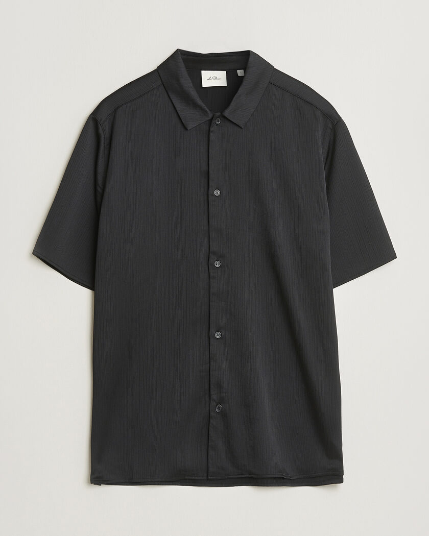 LES DEUX Hector Plissé Short Sleeve Shirt Black – Schwarz