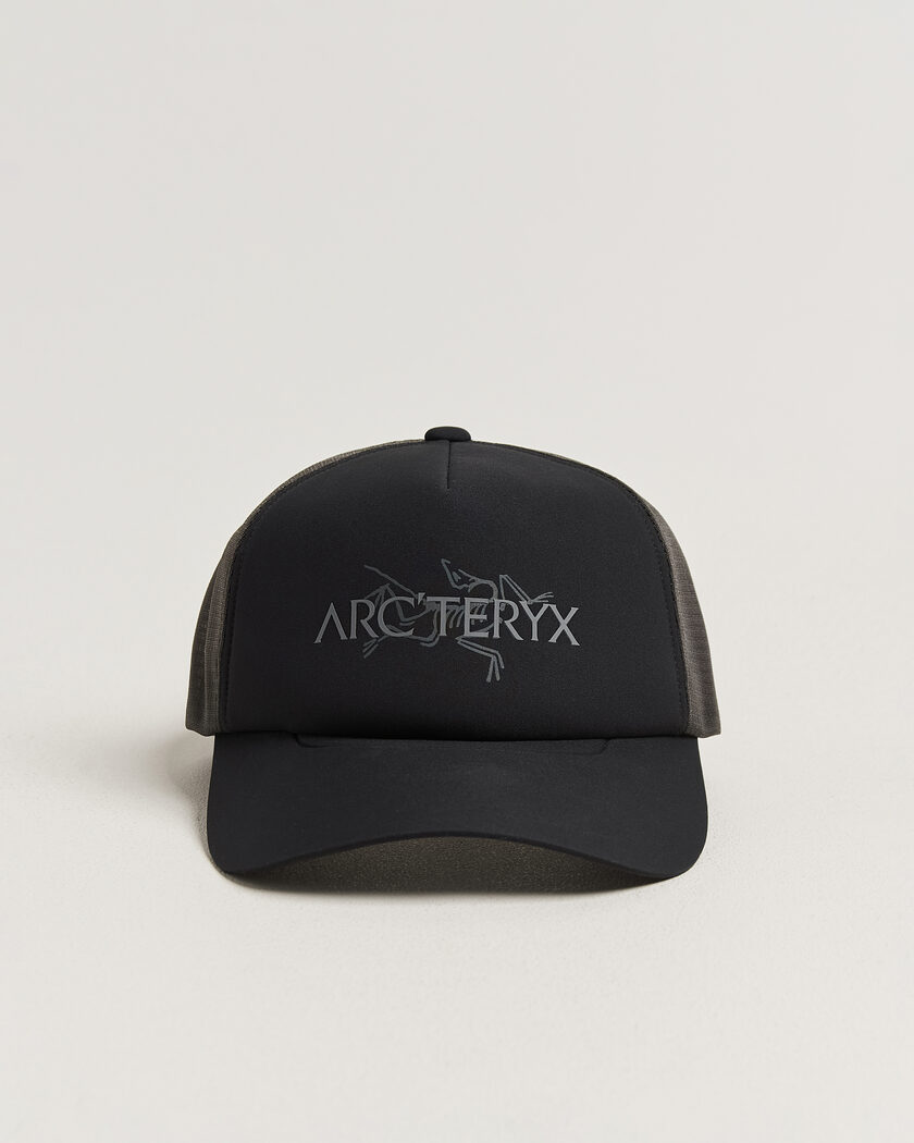Arc'teryx Bird Word Trucker Cap Black/Cloud – Schwarz