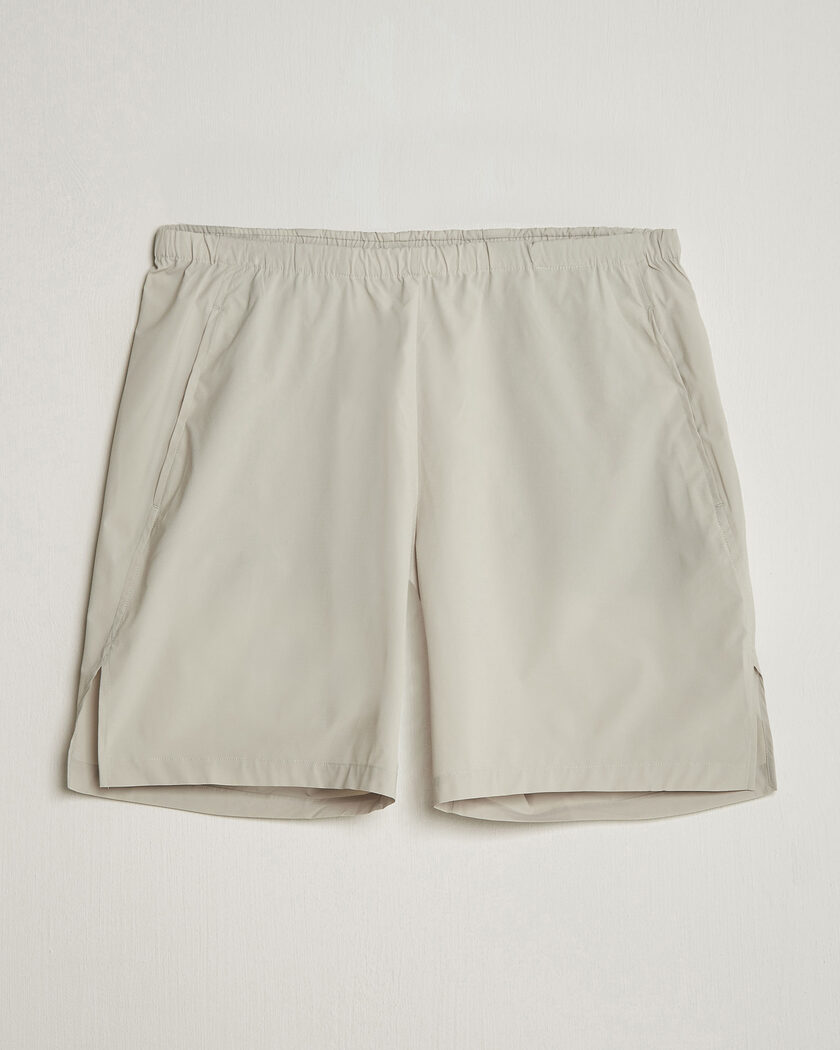 Houdini Pace Light Shorts Greenish Grey – Grau