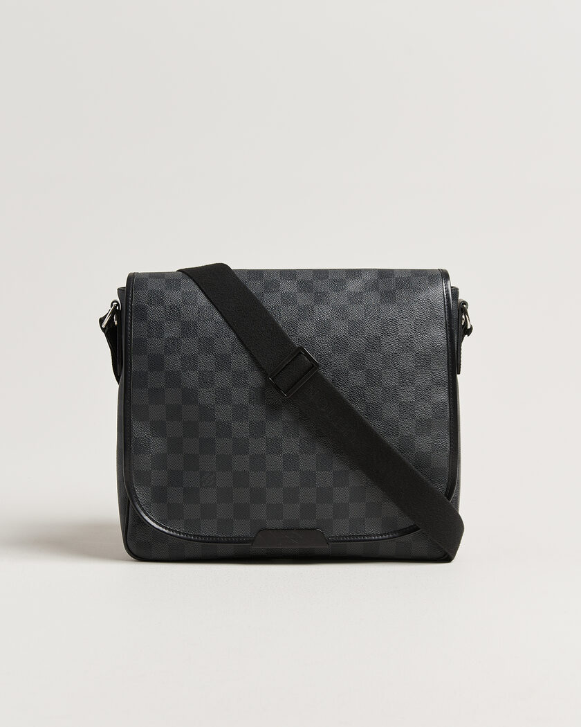 Louis Vuitton Pre-Owned Daniel MM Shoulder Bag Damier Graphite – Grau
