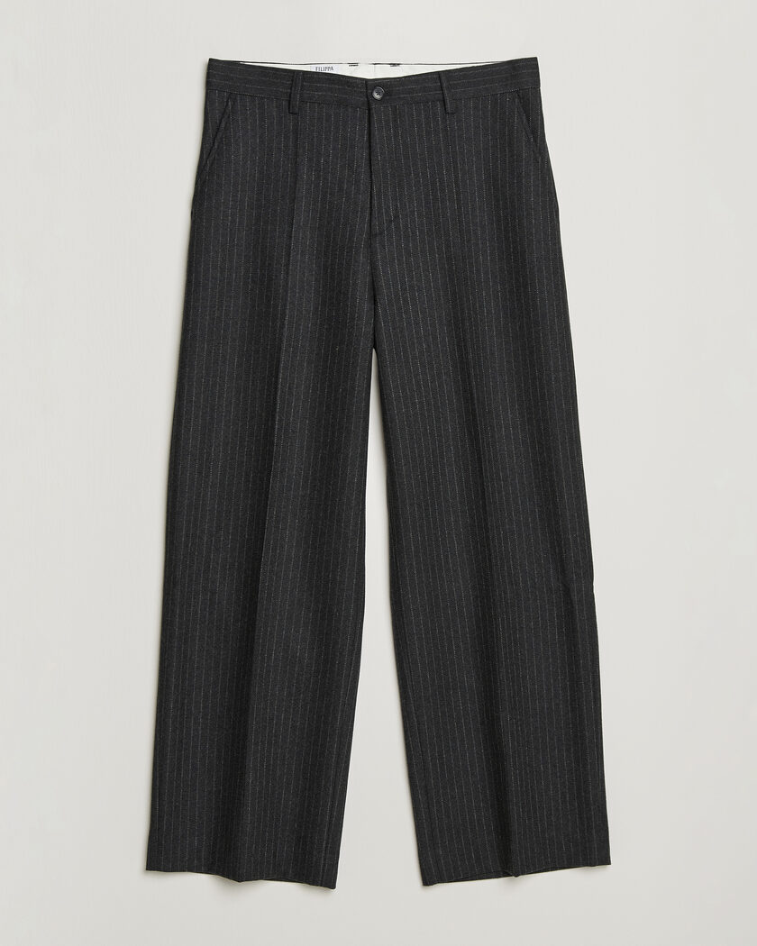 Filippa K Hector Wool Flannel Pinstriped Trousers Anthracite – Grau