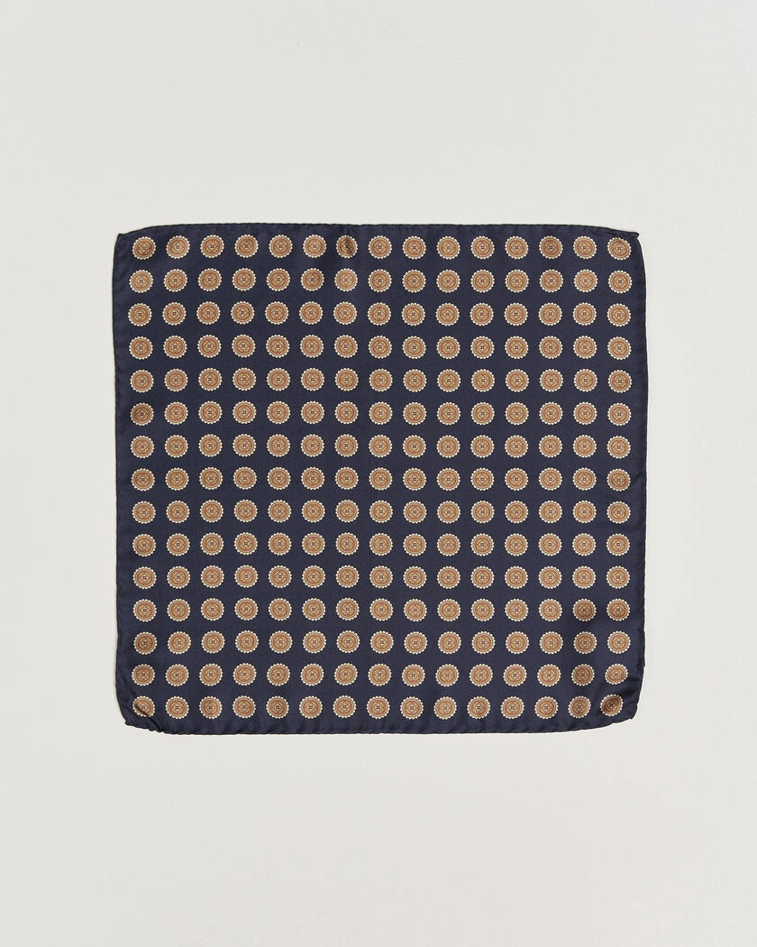 Amanda Christensen Silk Twill Medallion Pocket Square Navy – Blau