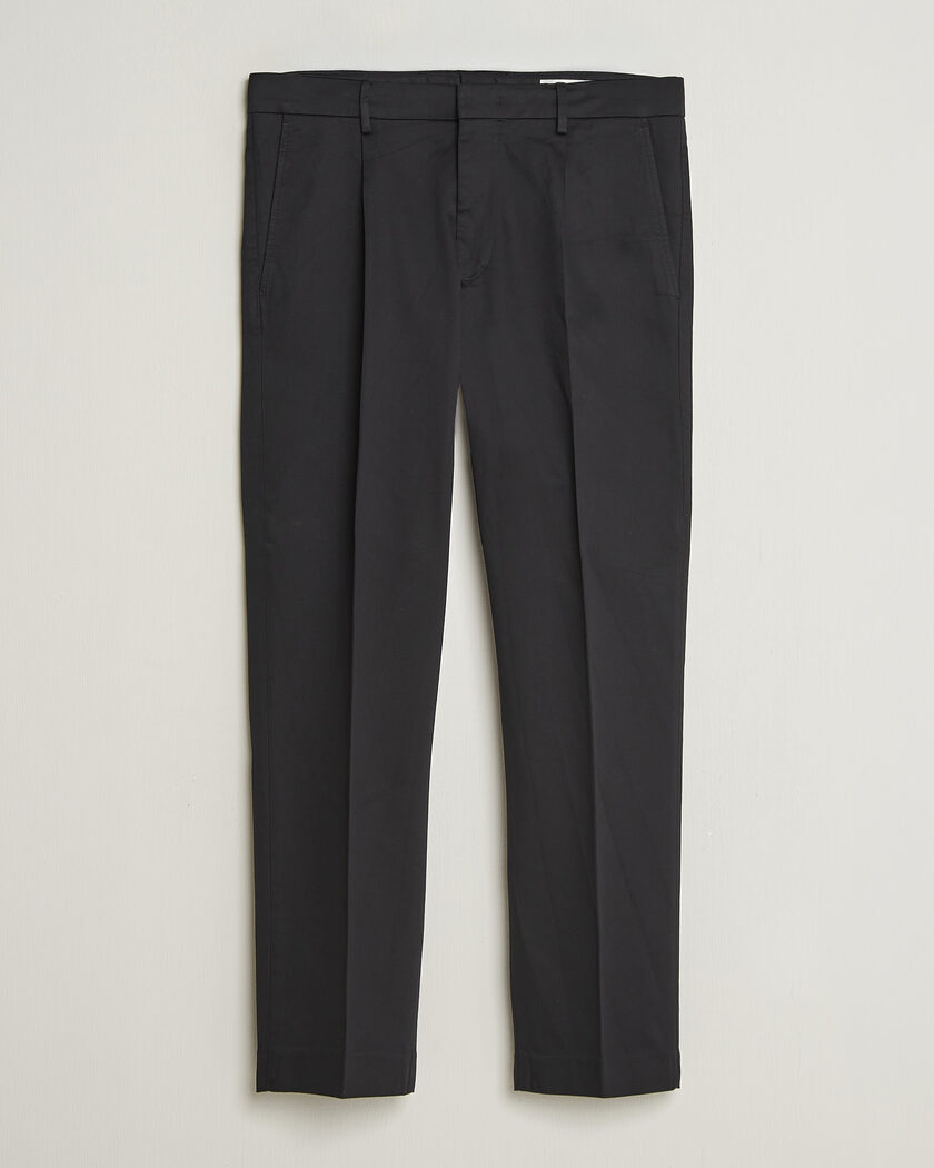 NN07 Bill Pleated Cotton Chinos Black – Schwarz