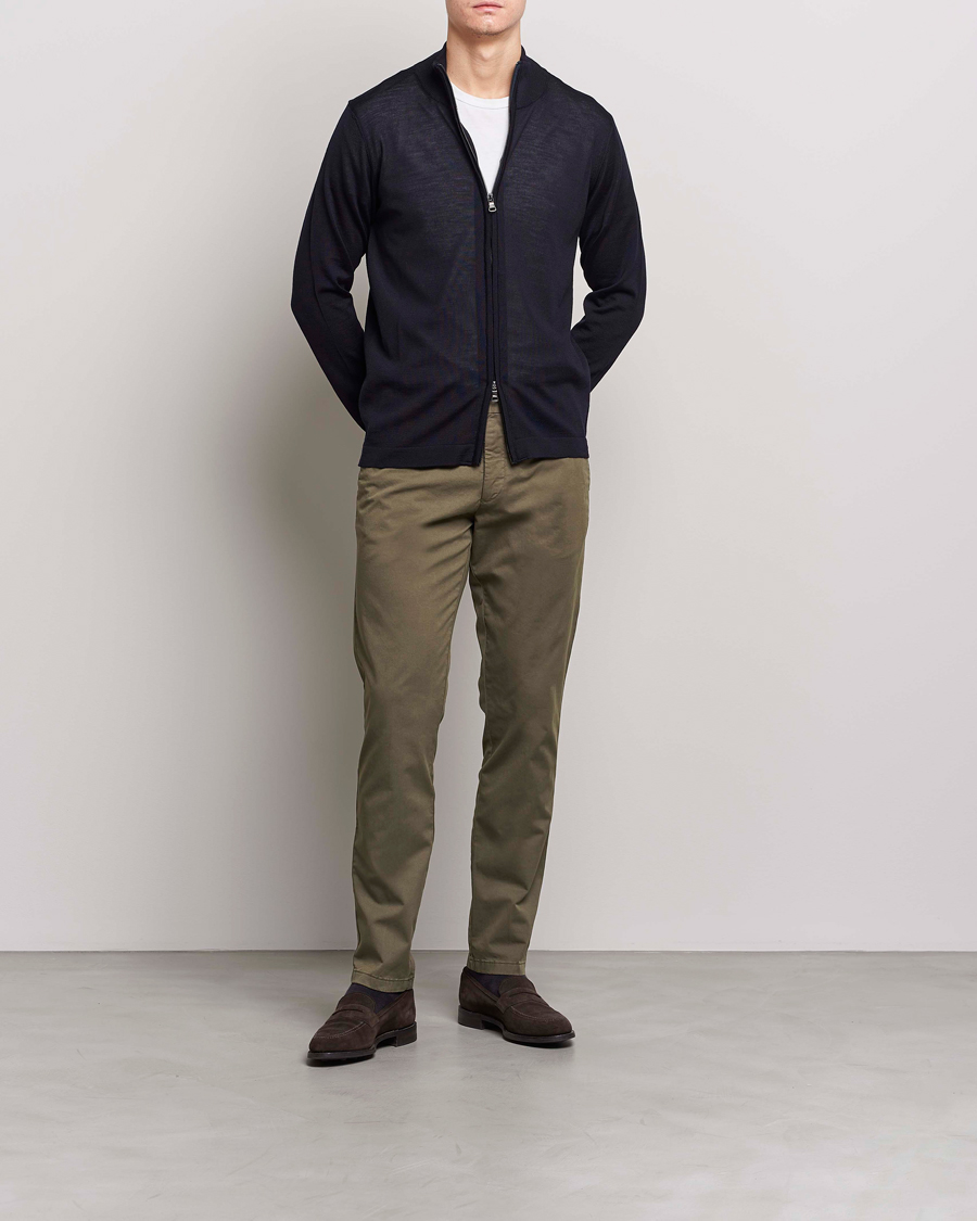Herren | Hosen | Oscar Jacobson | Danwick Side Adjusters Chino Olive