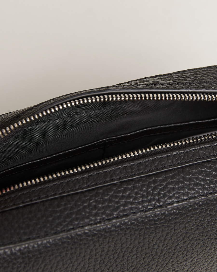 Herren | Tiger of Sweden Wes Grained Leather Toilet Bag Black | Tiger of Sweden | Wes Grained Leather Toilet Bag Black