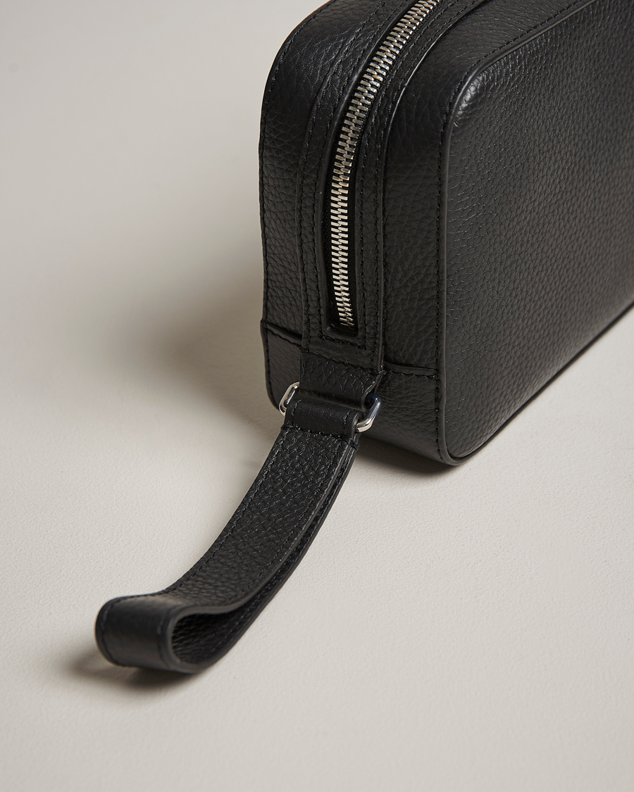 Herren | Tiger of Sweden Wes Grained Leather Toilet Bag Black | Tiger of Sweden | Wes Grained Leather Toilet Bag Black