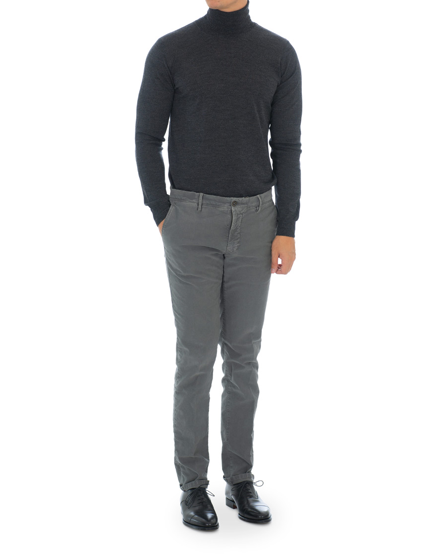 Herren | Pullover | Oscar Jacobson | Cole Extra Fine Merino Rollneck Dark Grey