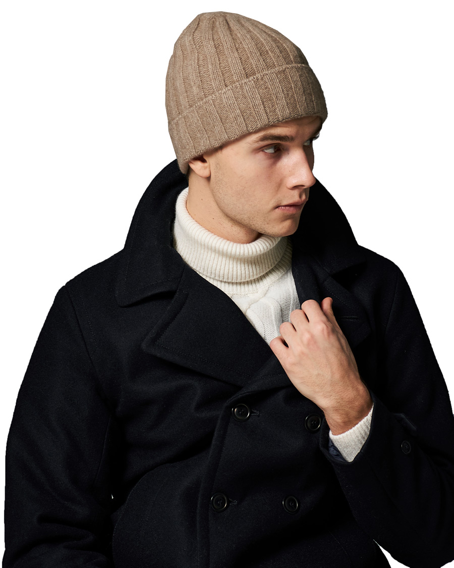 Herren | Oscar Jacobson Cashmere Ribbed Beanie Beige | Oscar Jacobson | Cashmere Ribbed Beanie Beige