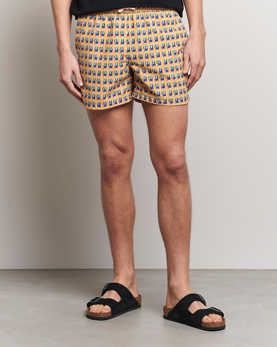 Herren | Badehosen | Ripa Ripa | Finestre Sul Mare Printed Swimshorts Yellow