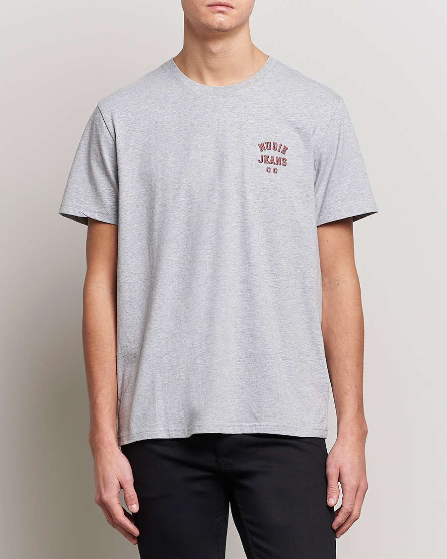 Herren | T-Shirts | Nudie Jeans | Roy Logo Crew Neck Tee Grey melange