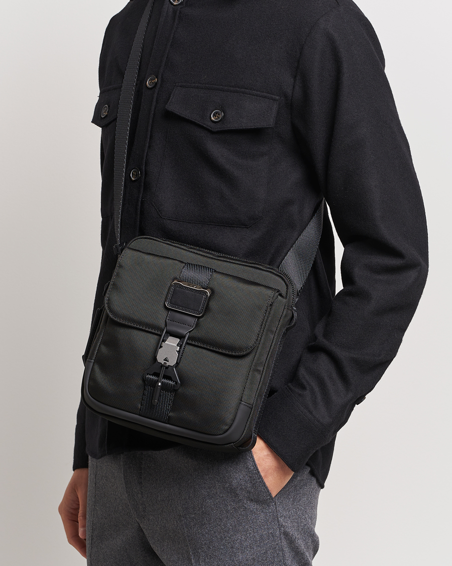 Herren | TUMI Alpha Bravo Junior Crossbody Black | TUMI | Alpha Bravo Junior Crossbody Black