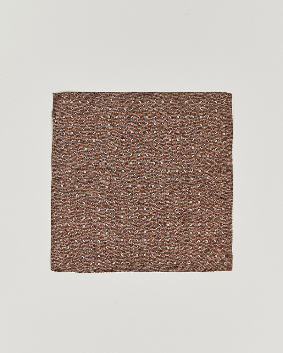 Herren | Amanda Christensen Silk Oxford Printed Flower Pocket Square Brown | Amanda Christensen | Silk Oxford Printed Flower Pocket Square Brown