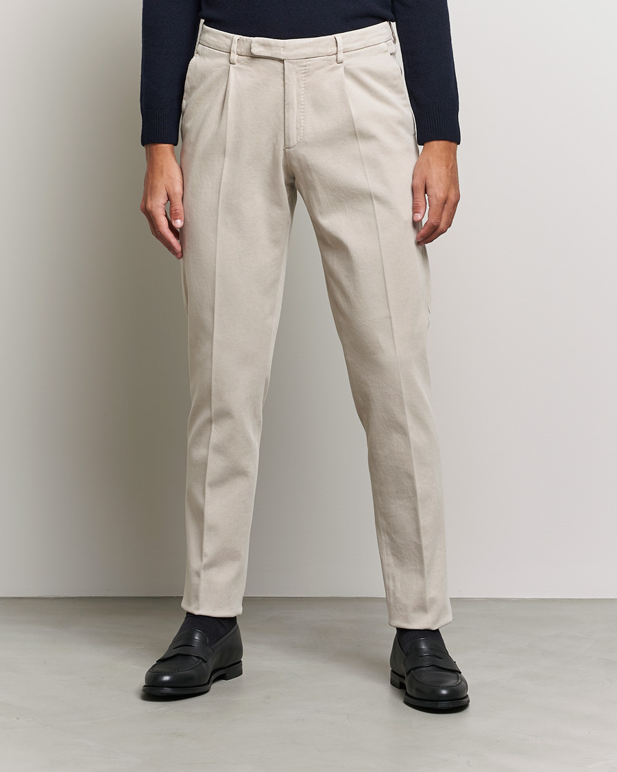 Herren | Hosen | Boglioli | Pleated Cotton Twill Trousers Beige