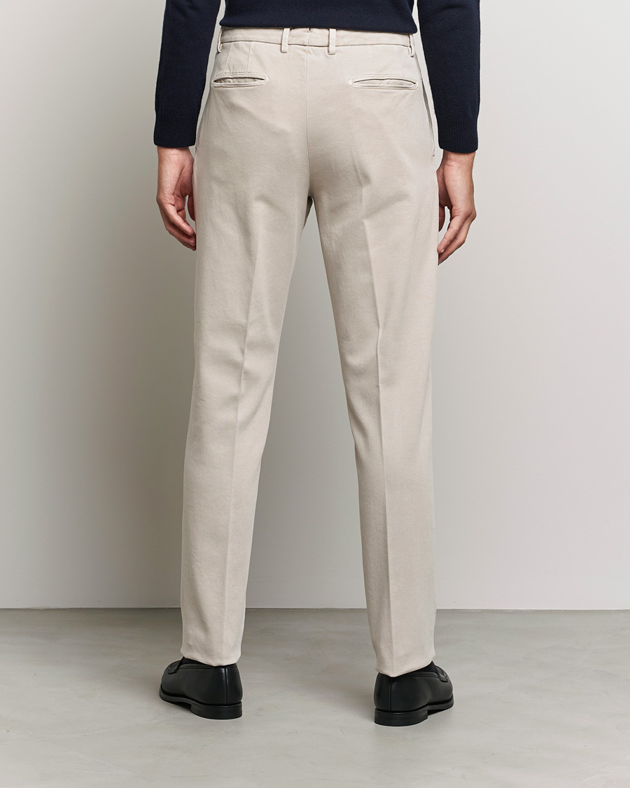 Herren | Hosen | Boglioli | Pleated Cotton Twill Trousers Beige