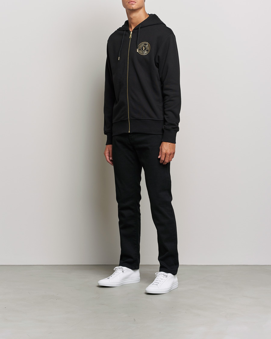 Herren | Pullover | Versace Jeans Couture | V Emblem Hoodie Black/Gold