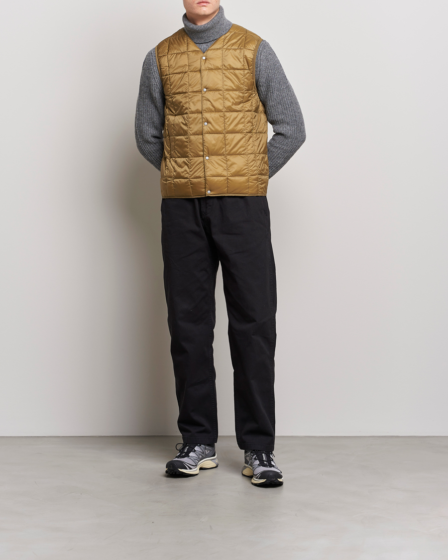 Herren | Jacken | TAION | V-Neck Lightweight Down Vest Beige