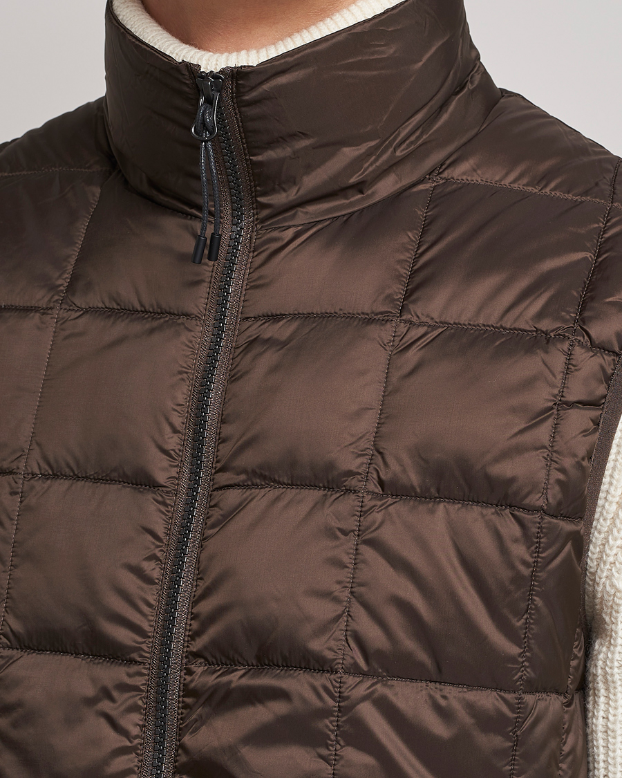 Herren | Jacken | TAION | High Neck Full Zip Lightweight Down Vest Dark Choco