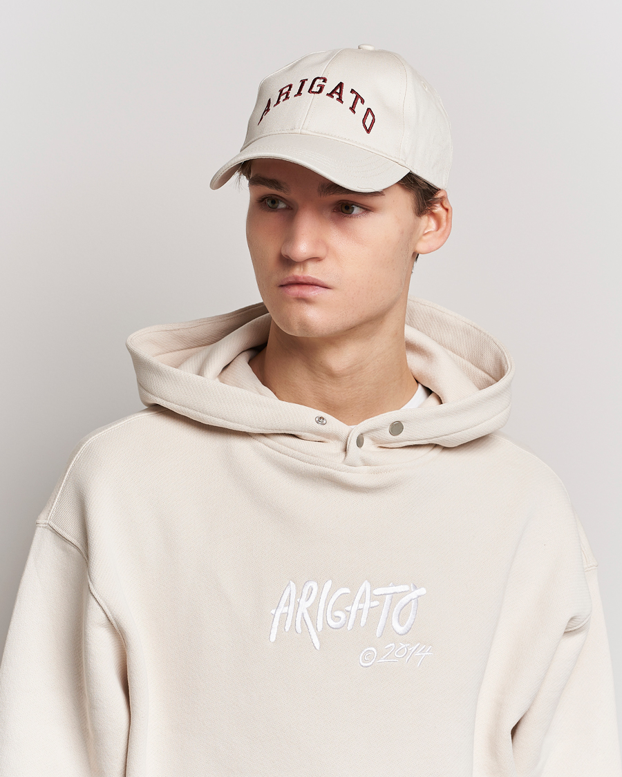 Herren | Axel Arigato College Arigato Cap Pale Beige | Axel Arigato | College Arigato Cap Pale Beige