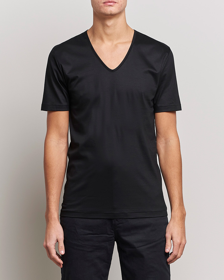 Herren | Kurzarm T-Shirt | Zimmerli of Switzerland | Sea Island Cotton V-Neck T-Shirt Black