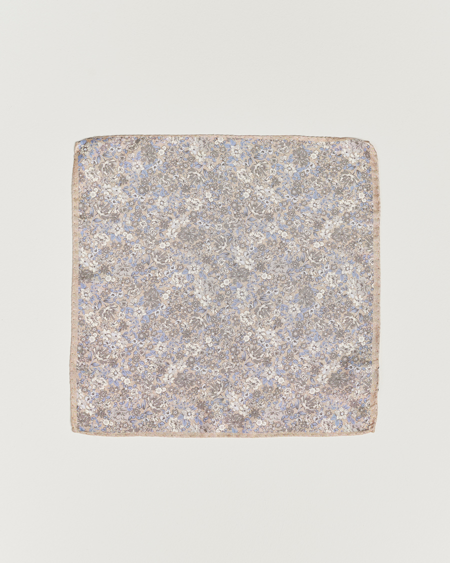 Herren | Amanda Christensen Silk Oxford Printed Flower Pocket Square Yellow | Amanda Christensen | Silk Oxford Printed Flower Pocket Square Yellow