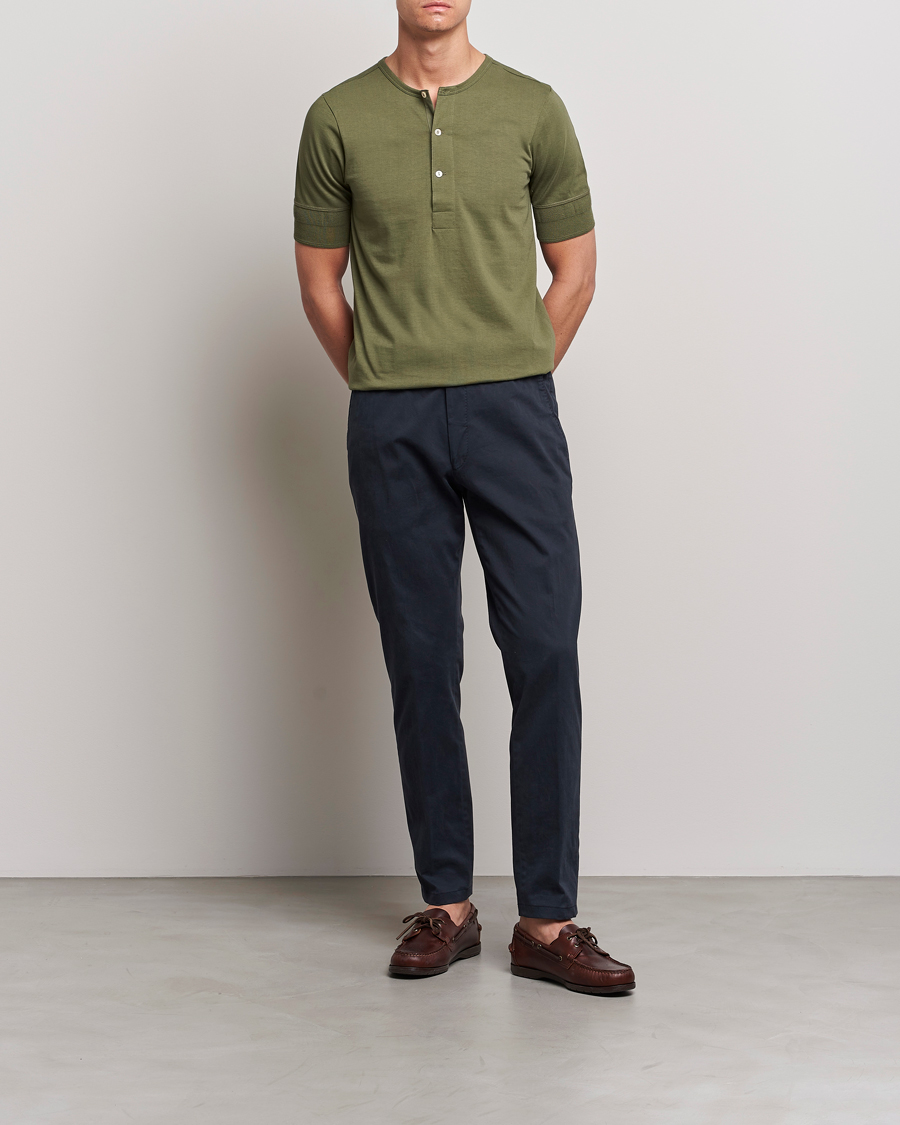Herren | T-Shirts | Merz b. Schwanen | Short Sleeve Organic Cotton Henley Army