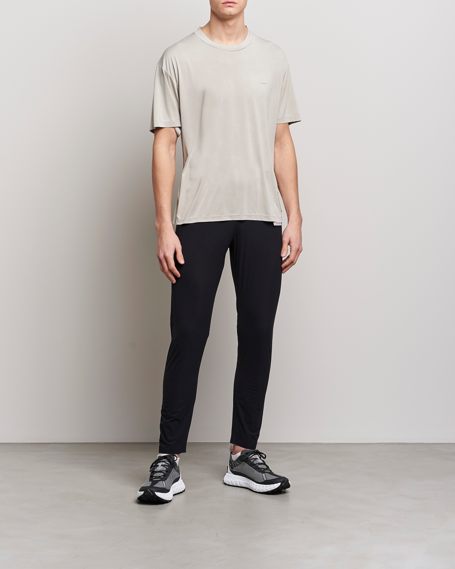 Herren | T-Shirts | Satisfy | AuraLite T-Shirt Mineral Dune