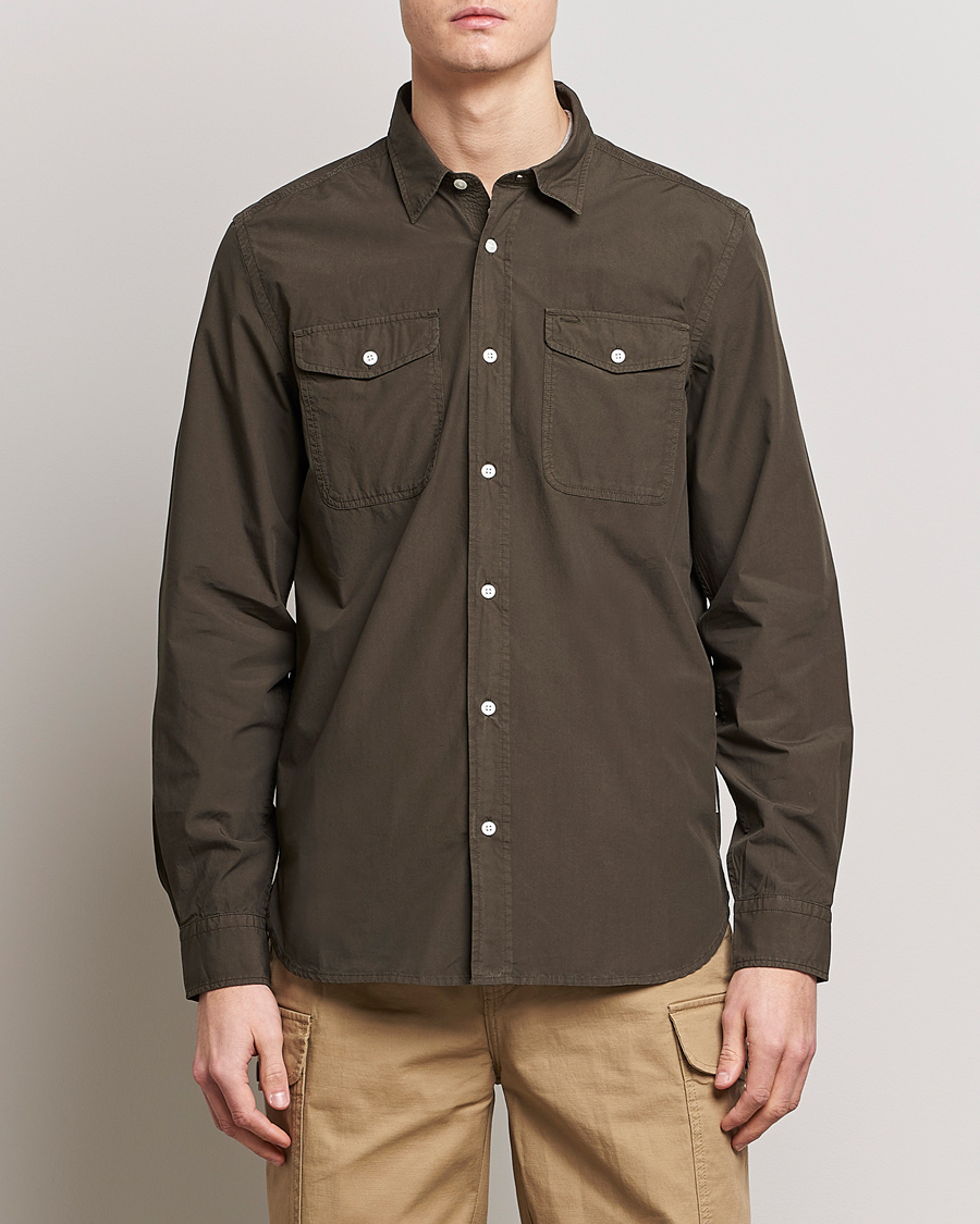 Herren | Hemden | Woolrich | Poplin Garment Dyed Pocket Shirt Dark Green