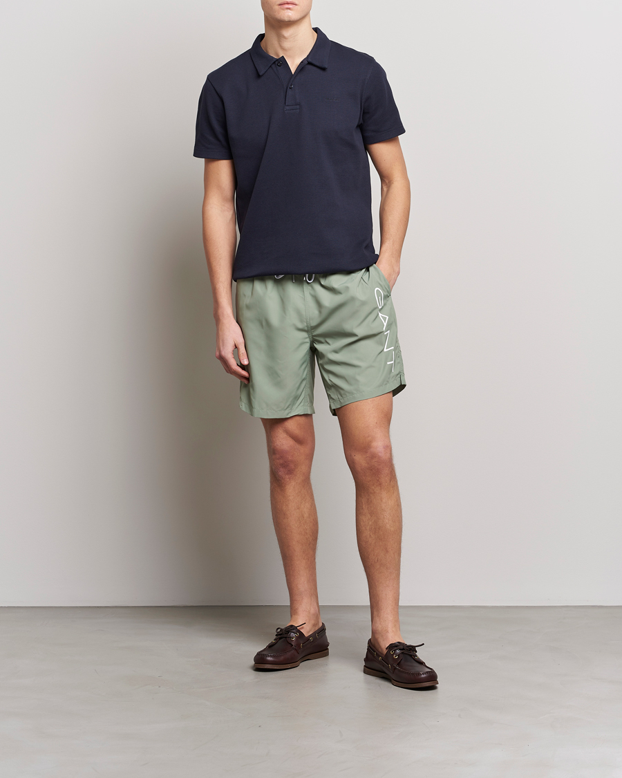 Herren | Badehosen | GANT | Lightweight Logo Swimshorts Calamata Green