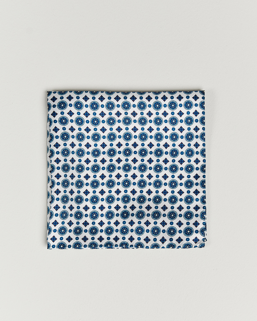 Herren | Amanda Christensen Medallion Silk Pocket Square White | Amanda Christensen | Medallion Silk Pocket Square White