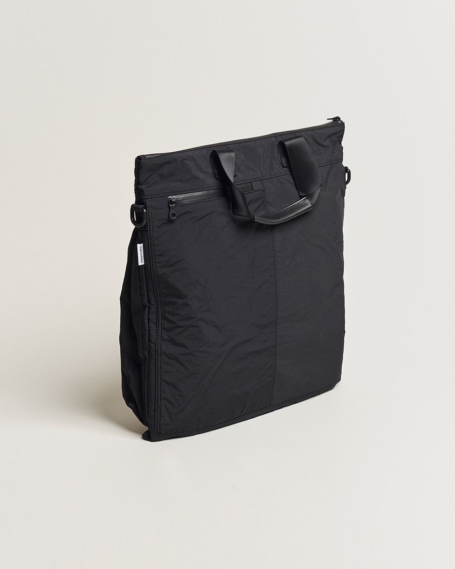Herren | mazi untitled Helmet Bag 02 Nylon Tote Black | mazi untitled | Helmet Bag 02 Nylon Tote Black