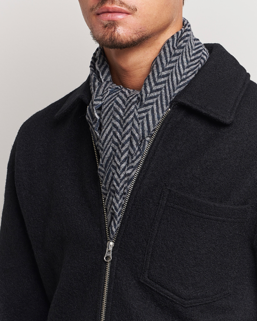 Herren | Giorgio Armani Cashmere Chevron Scarf Navy/Grey | Giorgio Armani | Cashmere Chevron Scarf Navy/Grey
