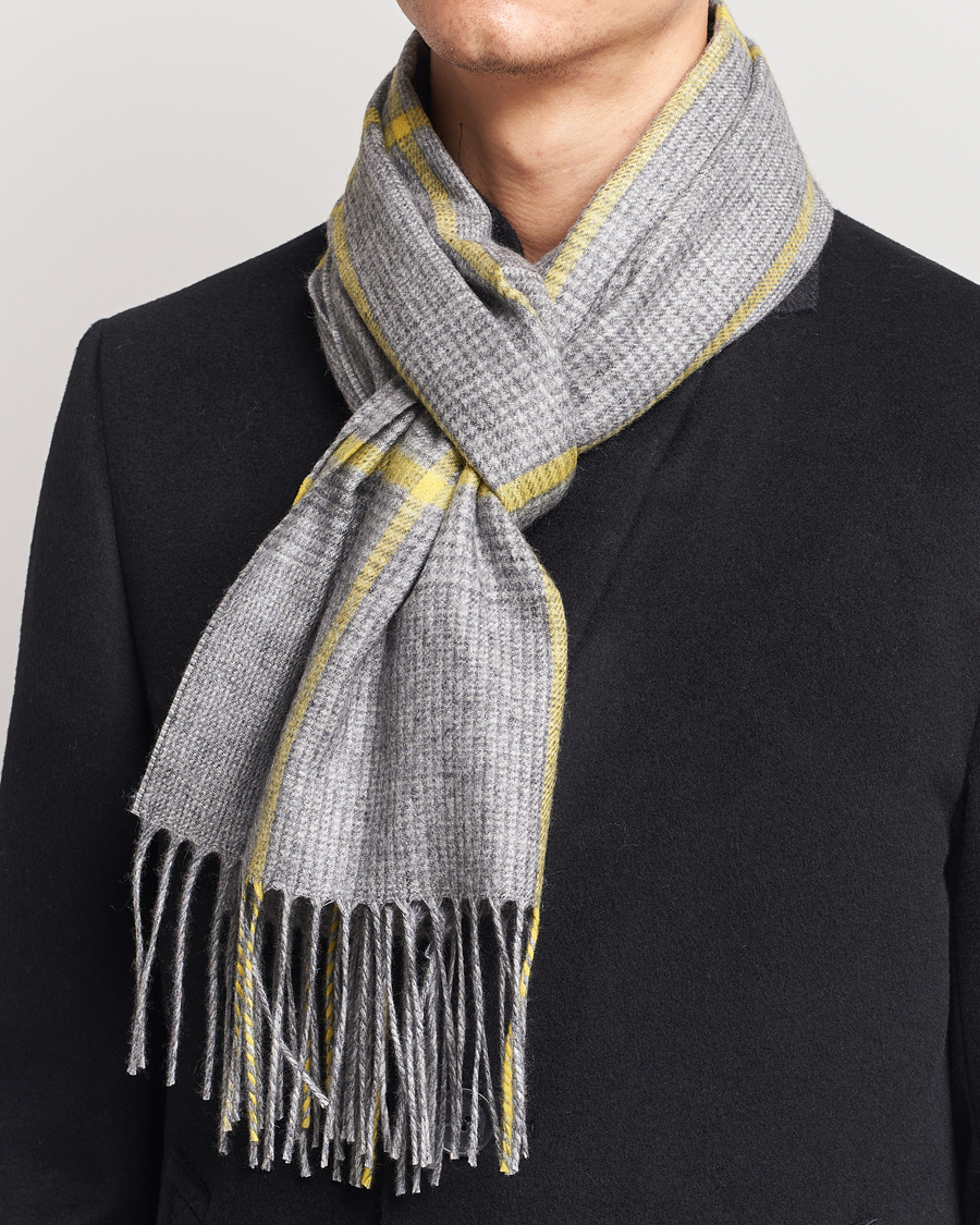 Herren | Piacenza Cashmere Cashmere/Silk Glencheck Scarf Grey/Yellow | Piacenza Cashmere | Cashmere/Silk Glencheck Scarf Grey/Yellow