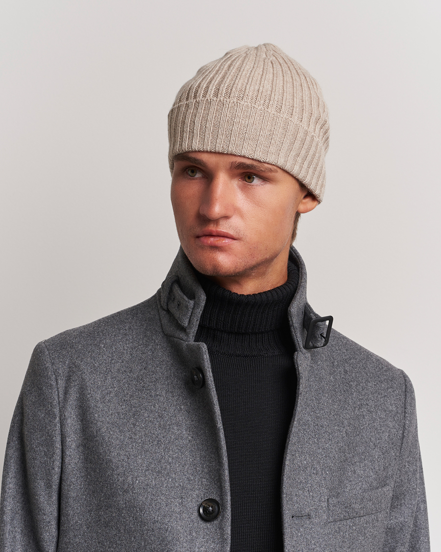Herren | Piacenza Cashmere Ribbed Cashmere Beanie Light Beige | Piacenza Cashmere | Ribbed Cashmere Beanie Light Beige