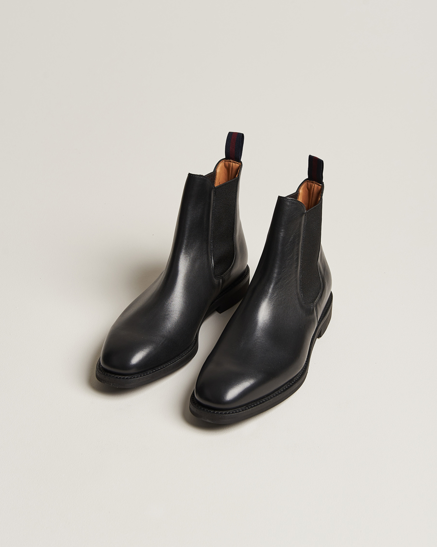 Herren | Handgefertigte Schuhe | Sanders | Liam Chelsea Boot Black Calf