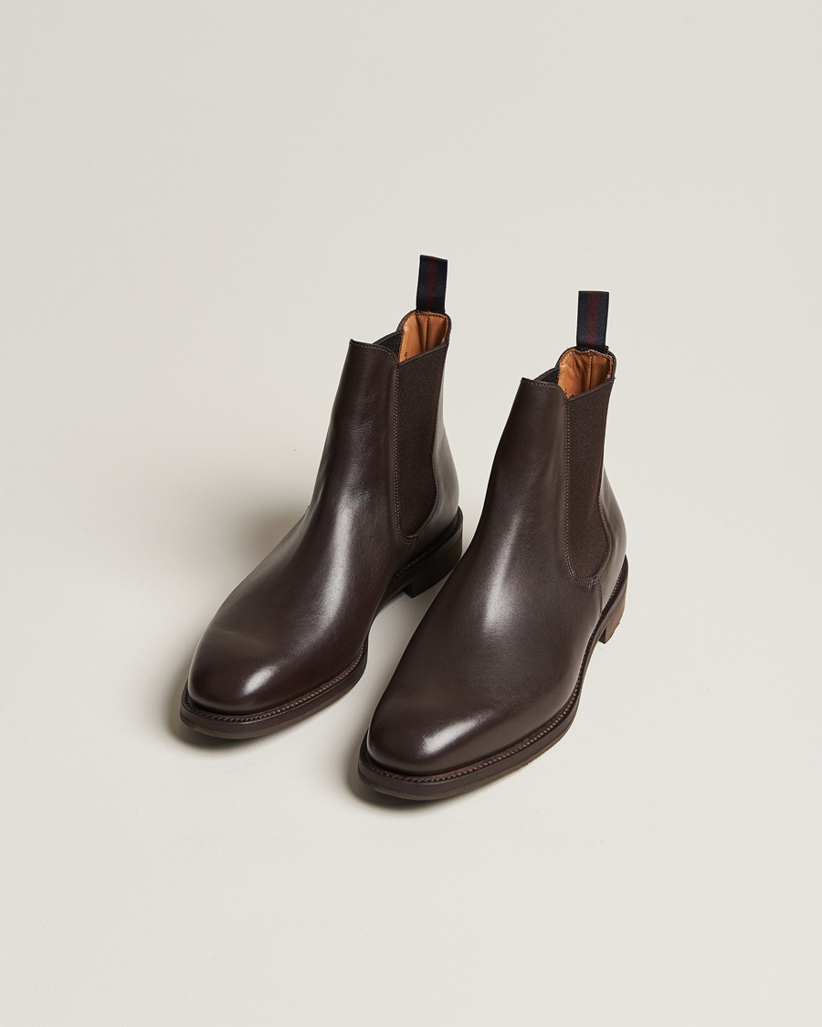 Herren | Handgefertigte Schuhe | Sanders | Liam Chelsea Boot Dark Brown Calf