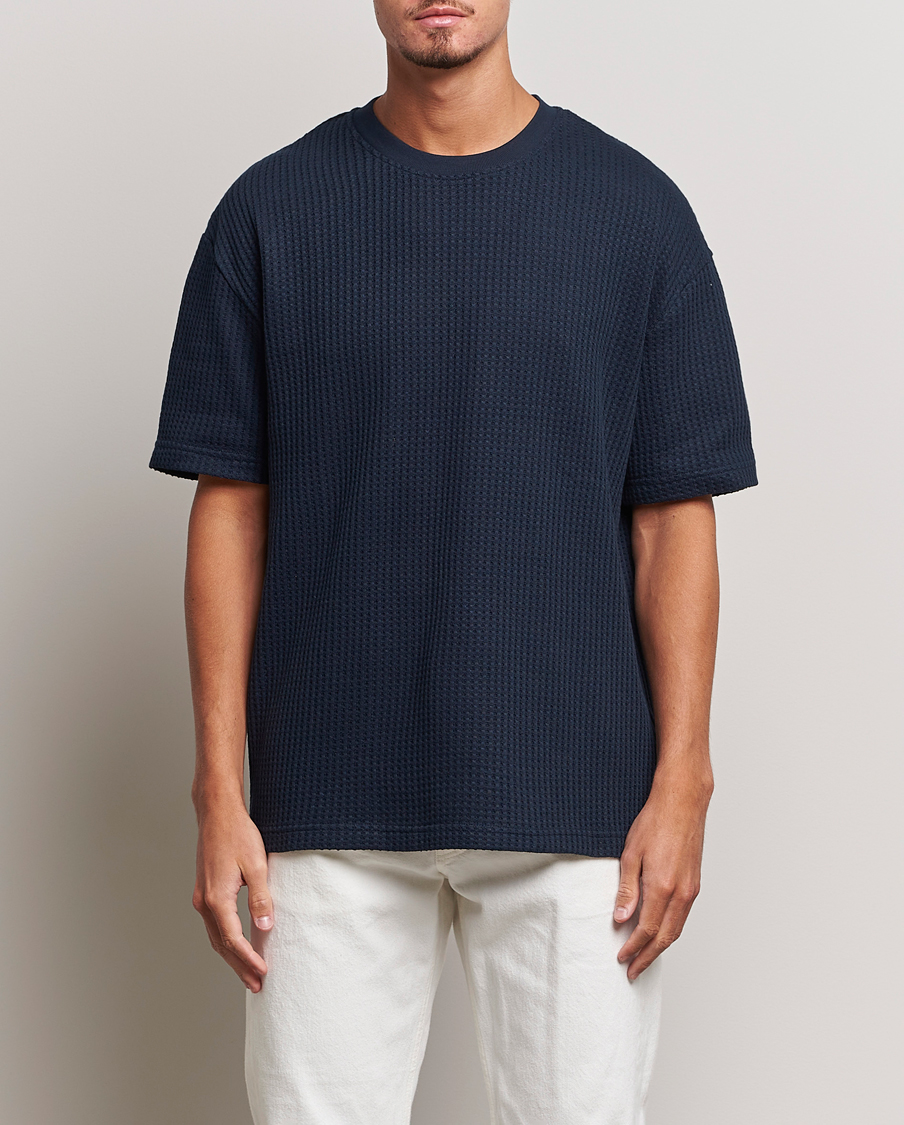 Herren | T-Shirts | Samsøe Samsøe | Samsøe & Samsøe Dino Waffle Knitted Crew Neck T-Shirt Salute Navy