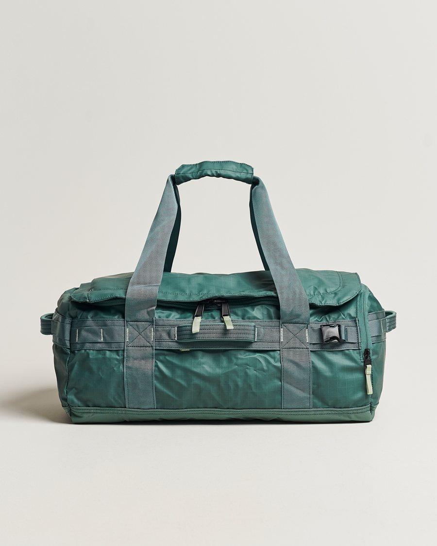 The North Face Base Camp Voyager 42L Dark Sage bei Care of Carl