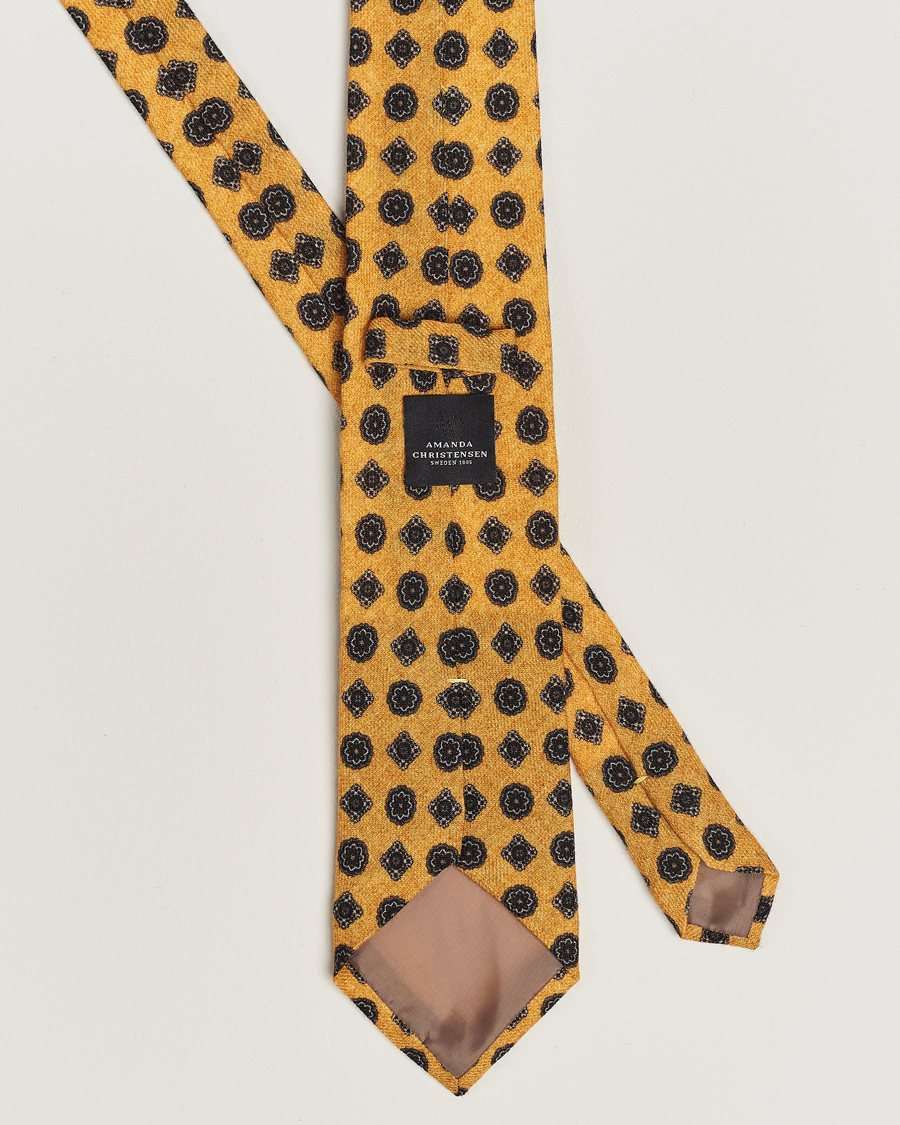 Herren | Amanda Christensen Wool Flannel 8cm Printed Medallion Tie Yellow | Amanda Christensen | Wool Flannel 8cm Printed Medallion Tie Yellow