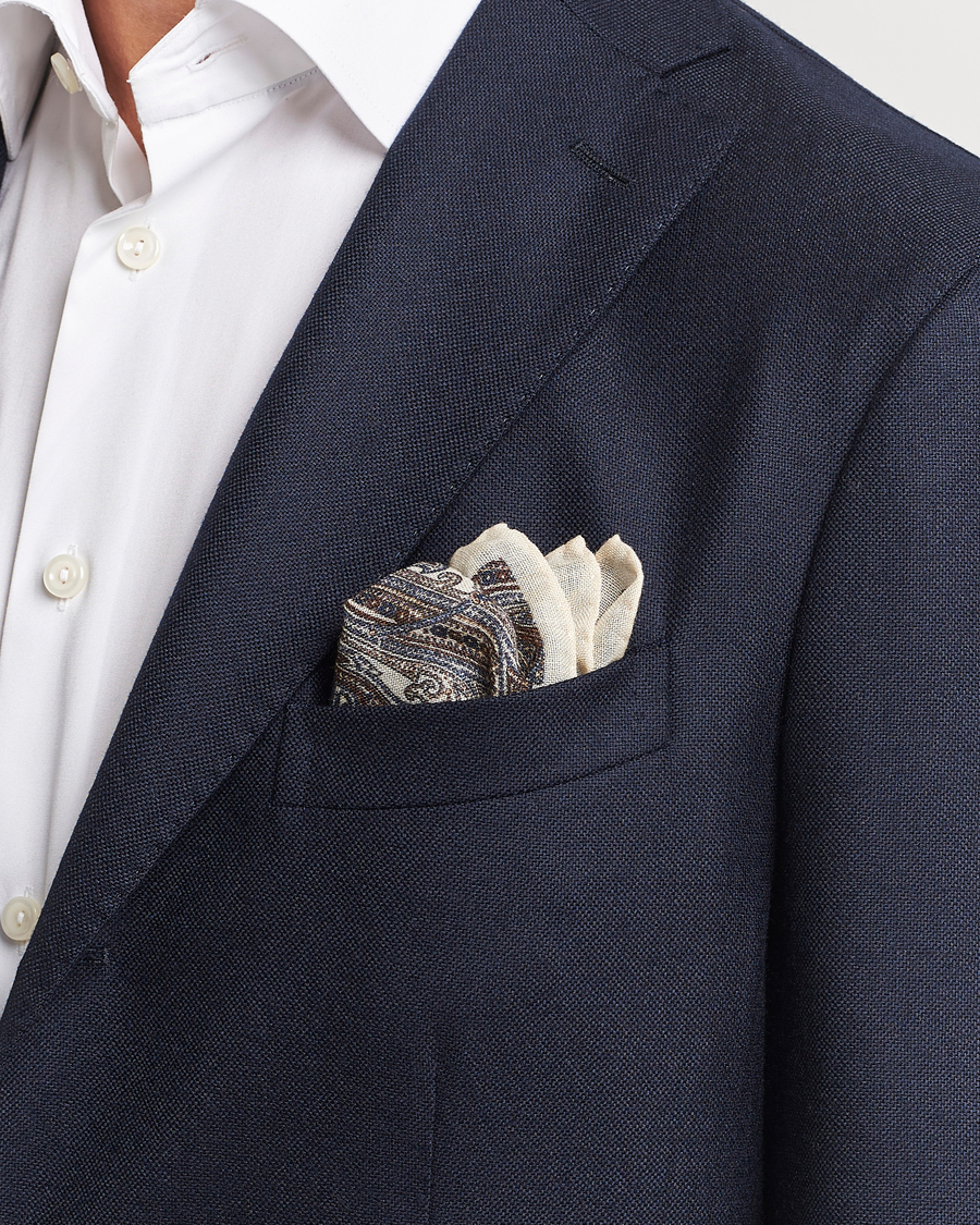 Herren | Amanda Christensen Wool Printed Large Paisley Pocket Square White | Amanda Christensen | Wool Printed Large Paisley Pocket Square White