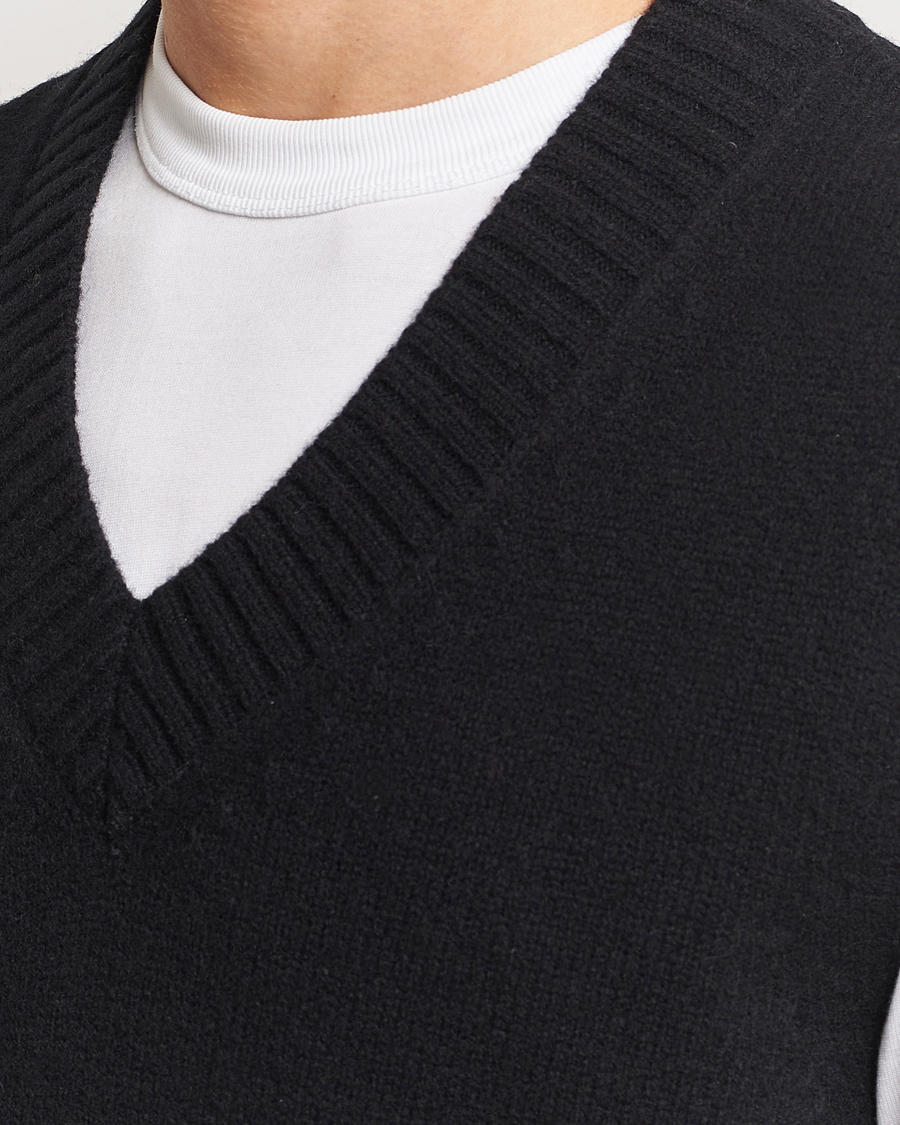 Herren | Pullover | A Day's March | Wigtown Lambswool Vest Black