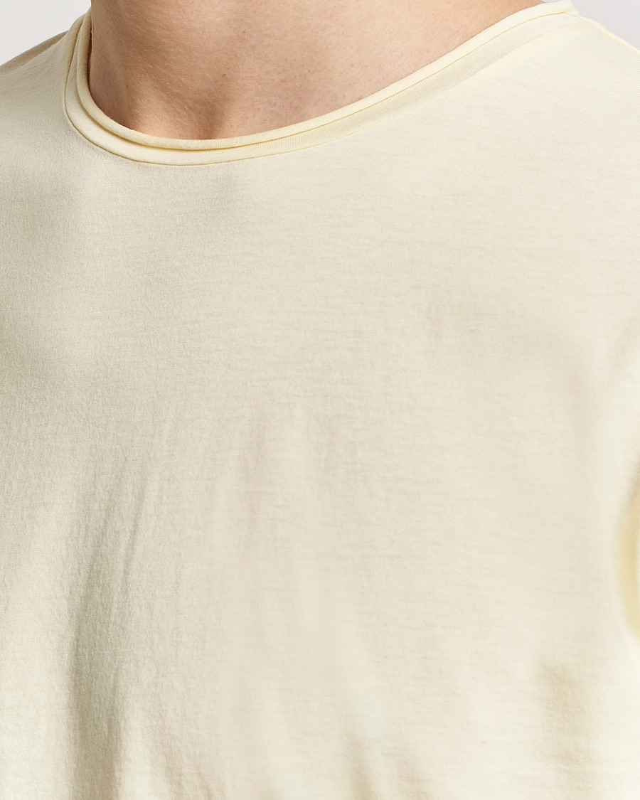 Herren | T-Shirts | Filippa K | Roll Neck Crew Neck T-Shirt Soft Yellow