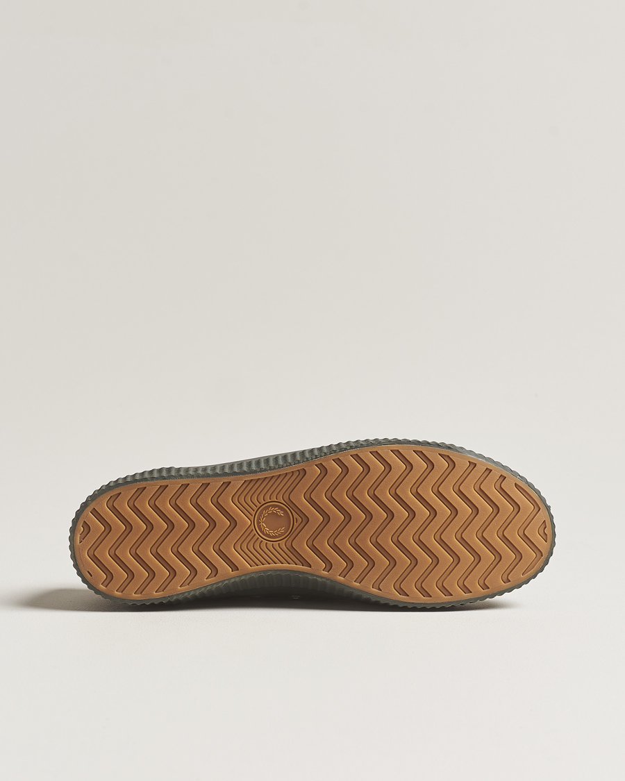 Herren | Fred Perry Hughes Canvas Sneaker Field Green | Fred Perry | Hughes Canvas Sneaker Field Green