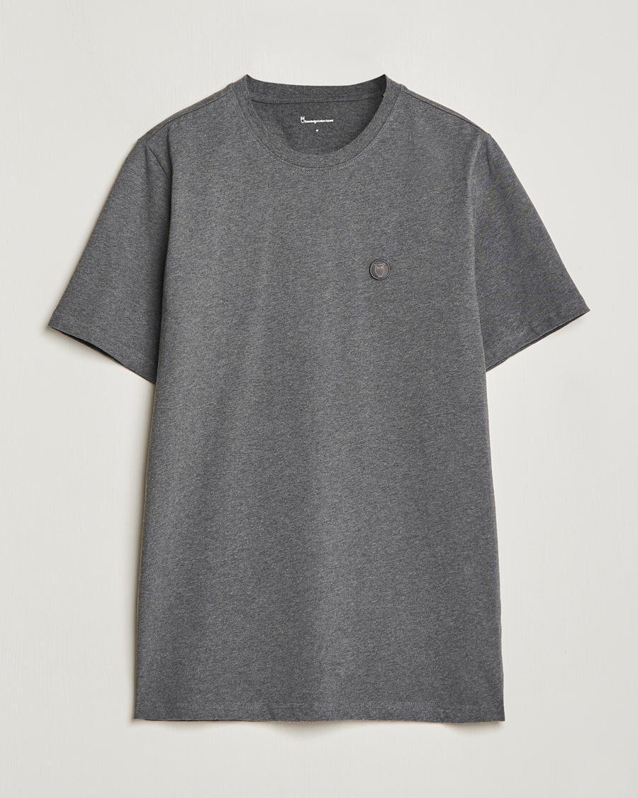 Herren | T-Shirts | KnowledgeCotton Apparel | Loke Badge T-Shirt Dark Grey Melange
