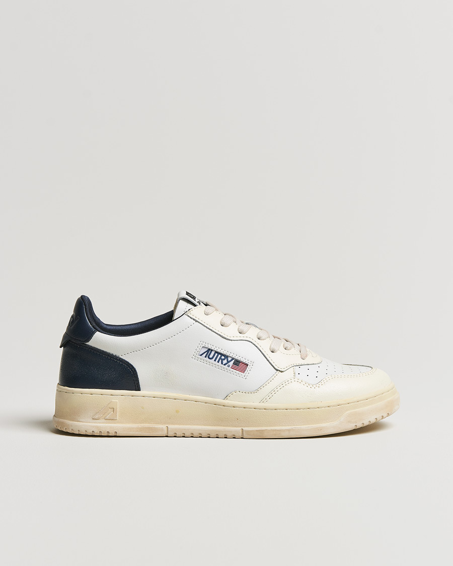Herren | Autry Super Vintage Low Leather Sneaker White/Navy | Autry | Super Vintage Low Leather Sneaker White/Navy