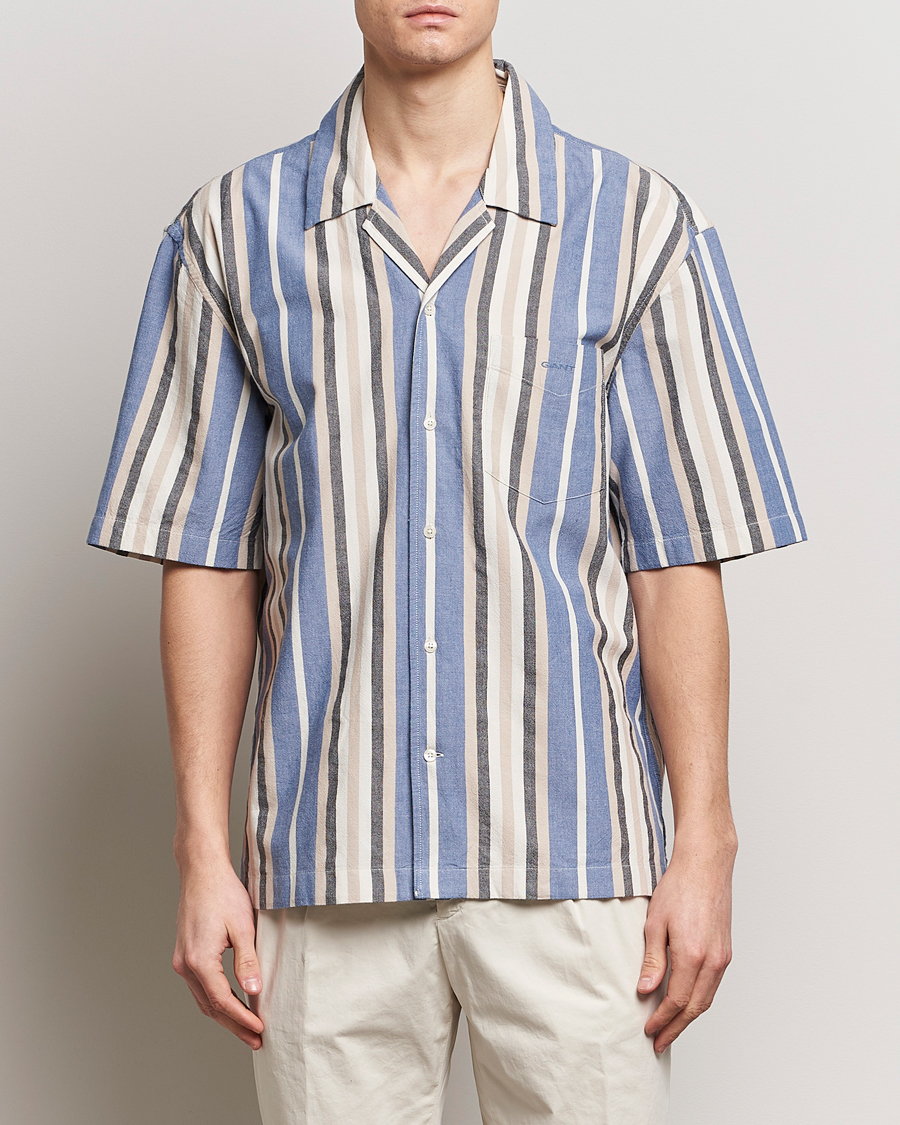 Herr | GANT | GANT | Relaxed Fit Wide Stripe Short Sleeve Shirt Rich Blue