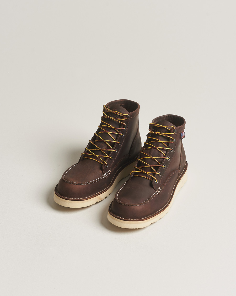 Herren | Handgefertigte Schuhe | Danner | Bull Run Leather Moc Toe Boot Brown