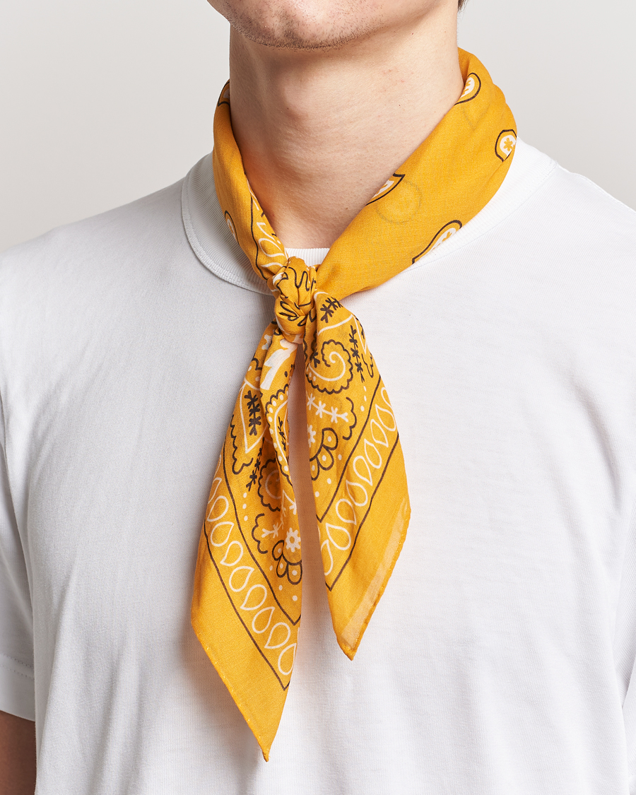 Herren | Amanda Christensen Cotton Voilé Printed Paisley Bandana Yellow | Amanda Christensen | Cotton Voilé Printed Paisley Bandana Yellow