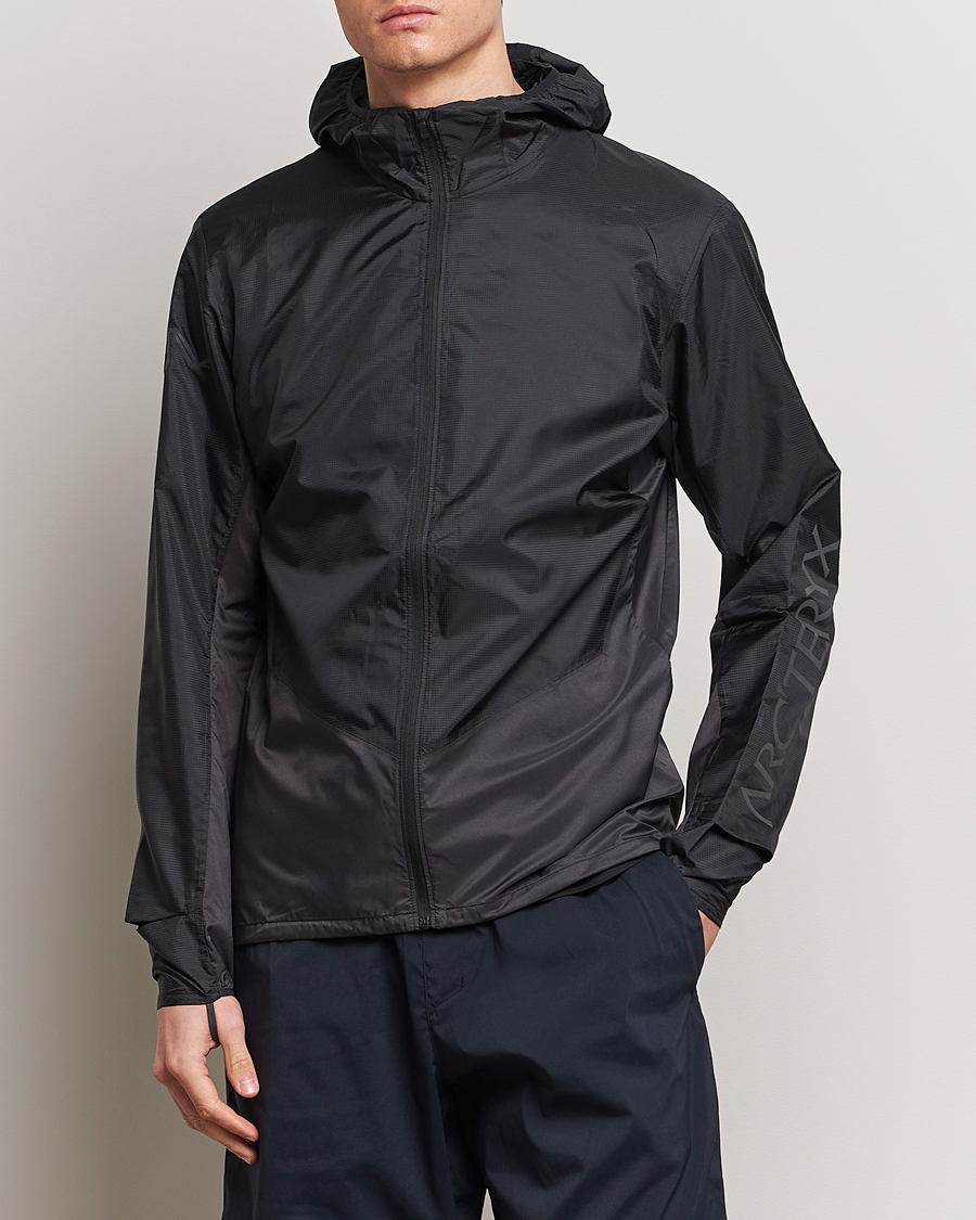 Herren | Active | Arc\'teryx | Norvan Windshell Hooded Jacket Black/Graphite