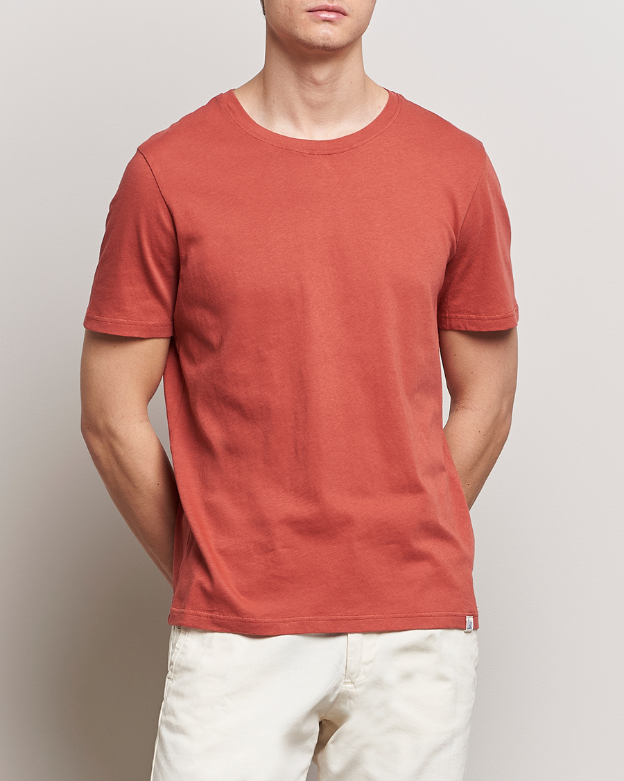 Herren | Kurzarm T-Shirt | Merz b. Schwanen | Organic Cotton Washed Crew Neck T-Shirt Newman Red