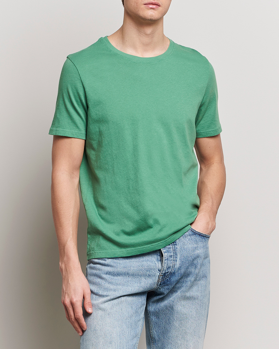 Herren | Contemporary Creators | Merz b. Schwanen | Organic Cotton Washed Crew Neck T-Shirt Grass Green